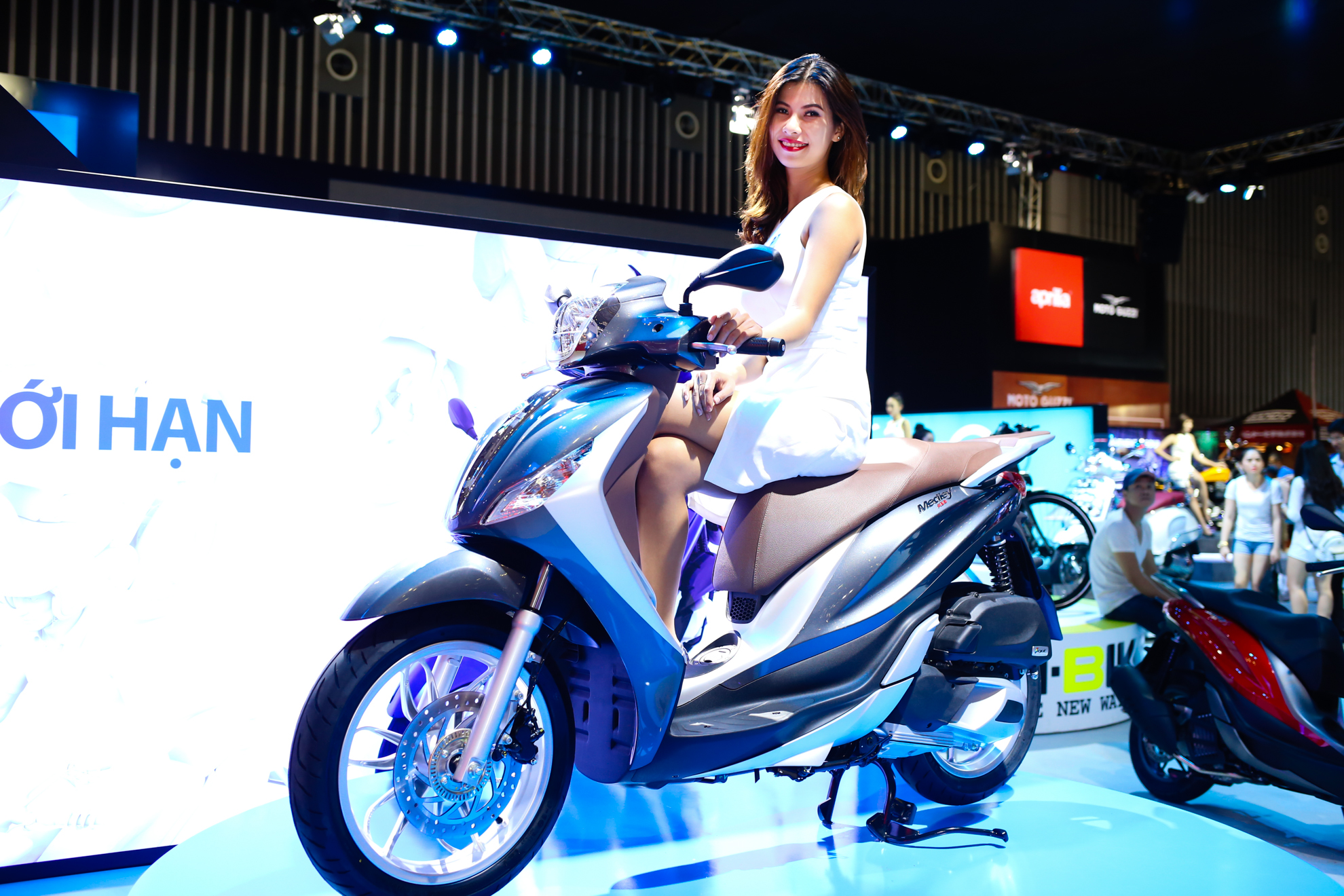 Triển lãm xe máy Việt Nam và người đẹp