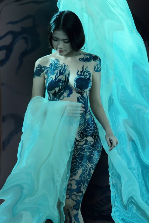 Bộ ảnh body painting của người mẫu Lâm Quế Minh