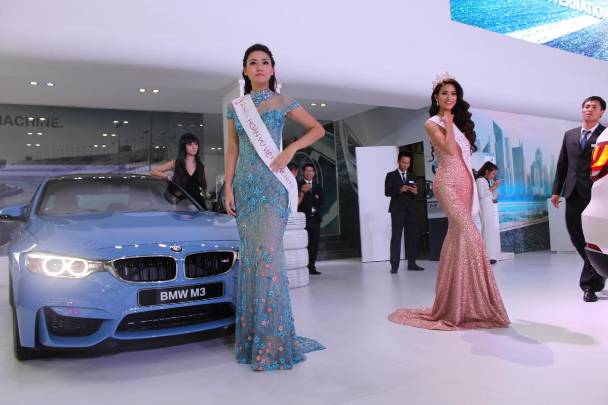 Người mẫu khoe sắc tại Vietnam Motor Show 2015