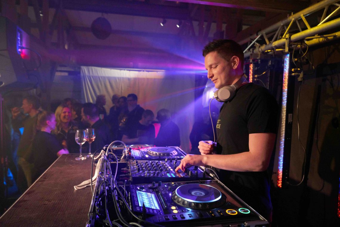 Thuê DJ Tại Cần Thơ chuyên nghiệp Thuê DJ Tại Cần Thơ chuyên nghiệp